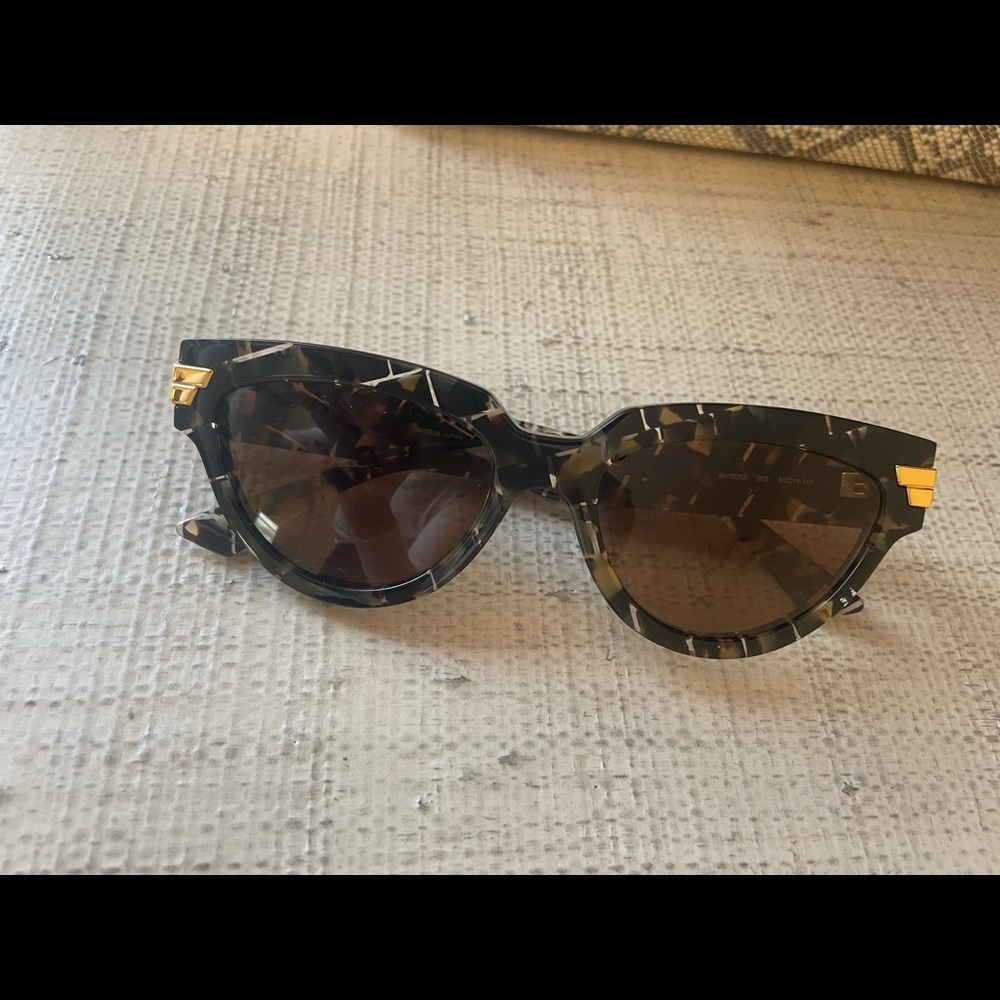 Bottega Veneta bv1035s sunglasses in tortoise